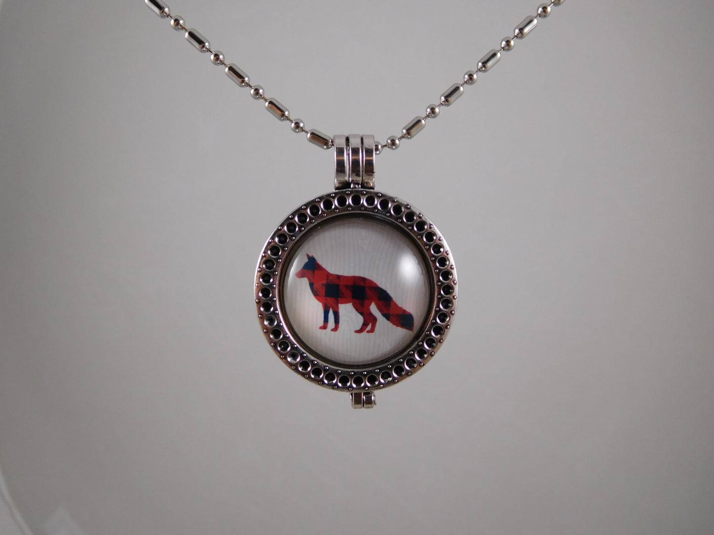 spirit animals speak to us in this unique moving necklace