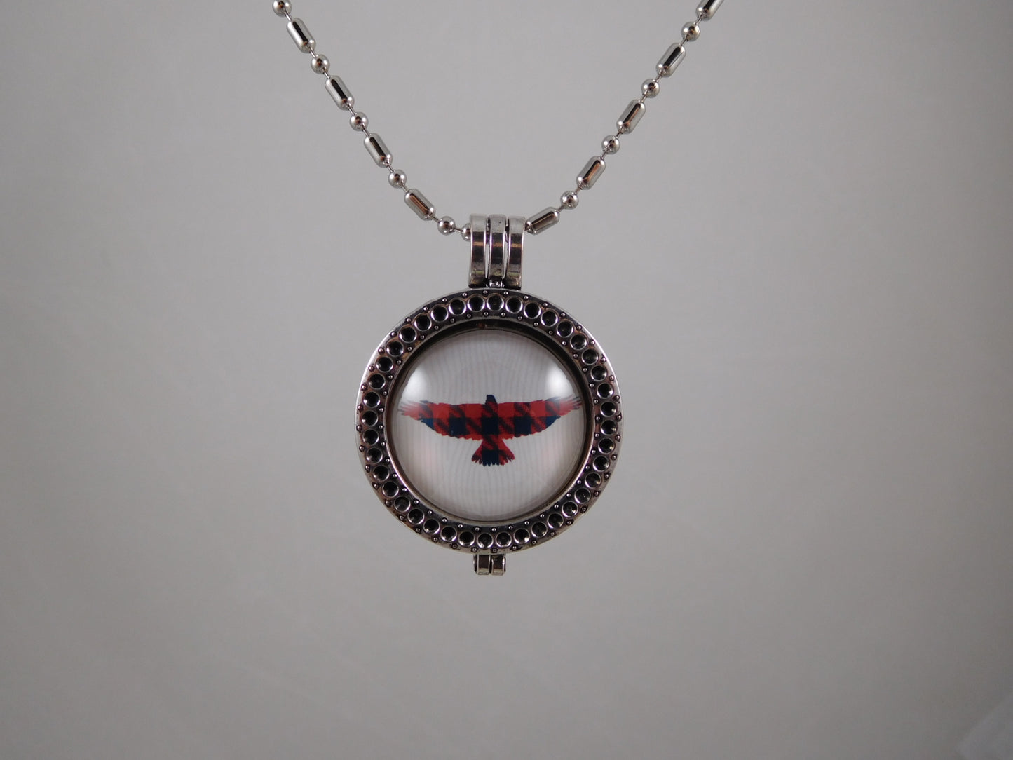 spirit animals speak to us in this unique moving necklace