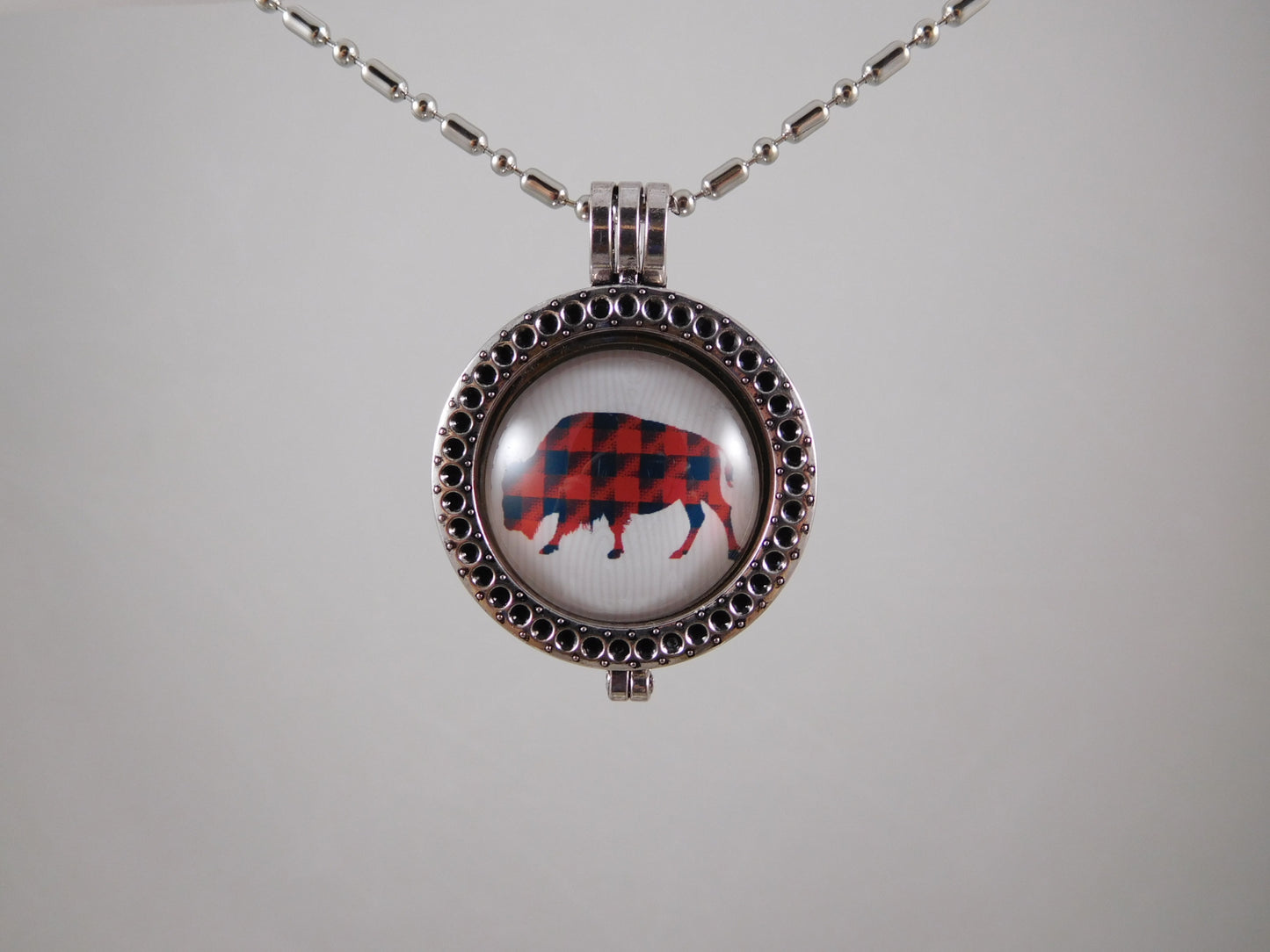 spirit animals speak to us in this unique moving necklace