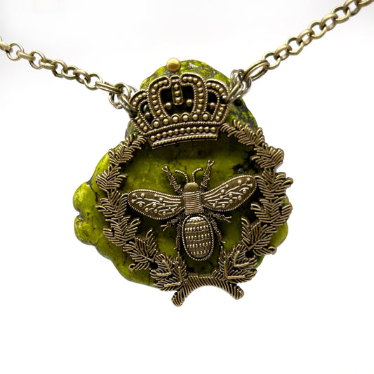 stone and pendant bee necklace