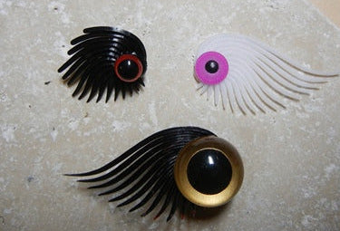 eyes shown on wing lash